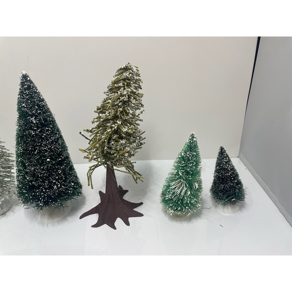 Christmas Tree Lot Of‎ 10 Assorted Village Accessory With Snow - Picture 5 of 8